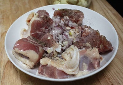Share  Cách làm thịt gà kho nấm rơm chỉ trong 30 phút
