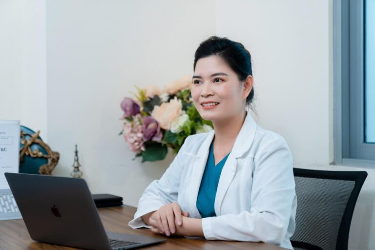 Bác sĩ Nguyễn Dơn hướng dẫn chăm sóc ngực sau phẫu thuật